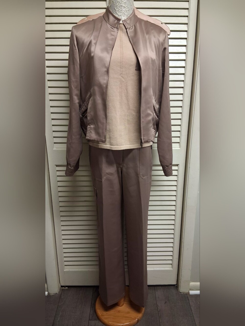 Vintsge Bandolino Set Of 1 Wide Leg Cargo Pants 1 Silk Blose And One Jacket